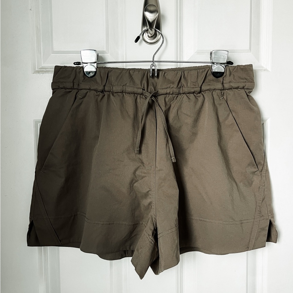 Lululemon Cinchable Waist High-Rise Woven Short 3.5"